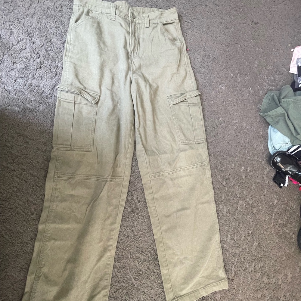 H&M Green Cargo Pants with Relaxed Fit